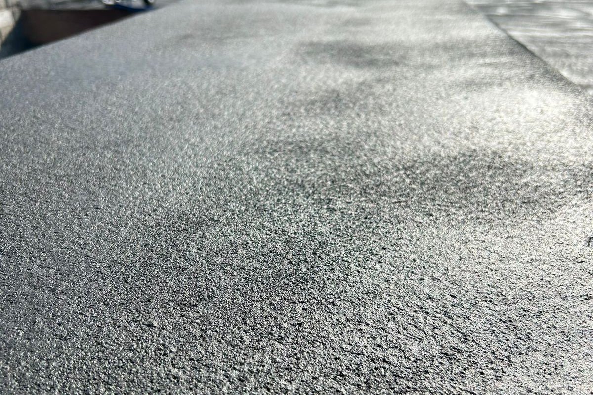 Cubierta plana terminada con membrana de caucho proyectada